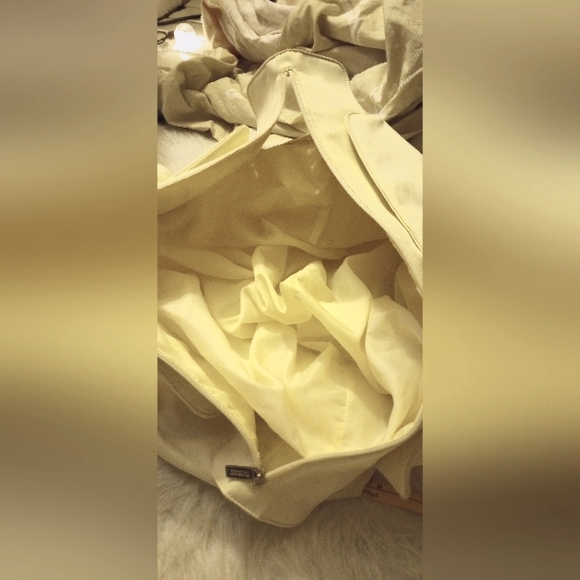 Burberry Large Nylon Tote Shoulder Bag. Off White. Burberry Bag Tag. - Picture 11 of 16